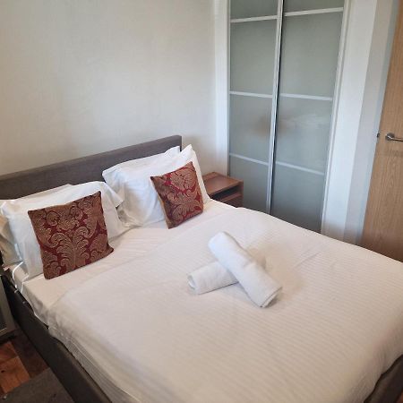 Immaculate 1-Bed Apartment In ลอนดอน ภายนอก รูปภาพ