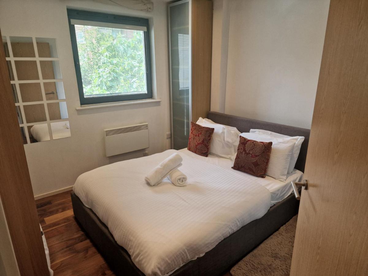 Immaculate 1-Bed Apartment In ลอนดอน ภายนอก รูปภาพ